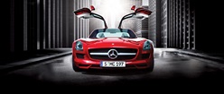 Mercedes Gullwing in Red